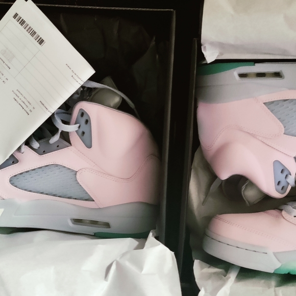 Shoe - Picture 1 of 4